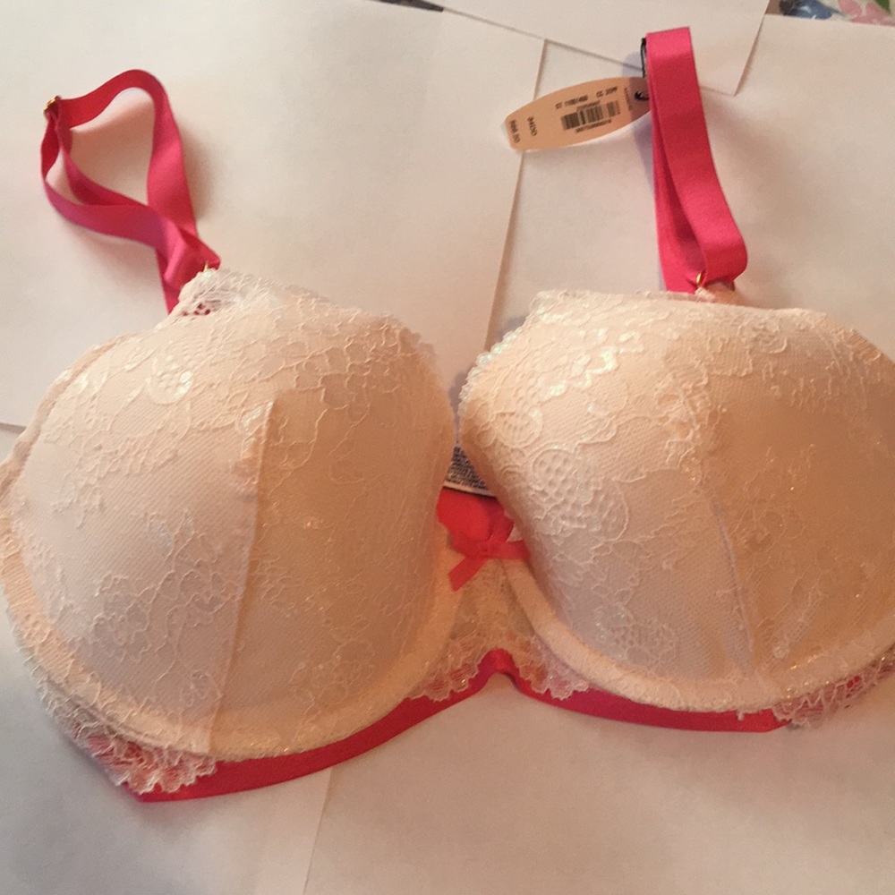 Victoria’s Secret Dream Angels bra.